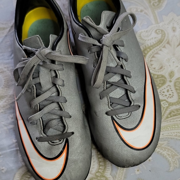 NIKE - Picture 1 of 7